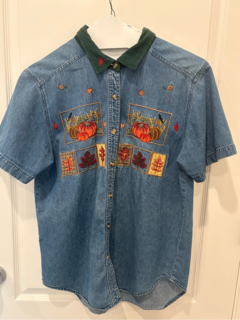 Fall Perfect VTG 90s Embroidered Fall Pumpkin Denim Shirt